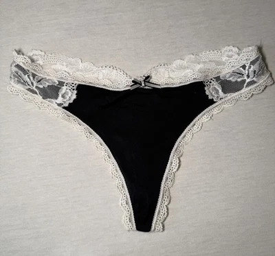 Tanga Panty De Colección Victoria's Secret BODY BY VICTORIA Negro Blanco Encaje S Foto 1 de 4