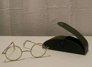 Vintage Round Wire Rim Prescription Eye Glasses With Case - Picture 1 of 6