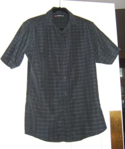 Mens Airwalk Gray Black Button down Plaid Shirt Size S Short Sleeved - Picture 1 of 5