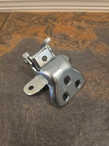 Chevrolet OEM 2017-2024 Colorado Right Rear Lower Door Hinge 52020385  - Bild 1 von 5