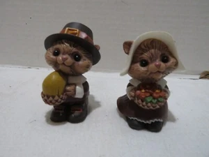THANKSGIVING SQUIRREL PILGRIM COUPLE SALT & PEPPER SHAKERS - Picture 1 of 6