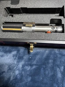 Anakin Darth Vader Battle Of Heroes LEGACY LIGHTSABER STAR WARS Exclusive Hilt - Picture 1 of 8