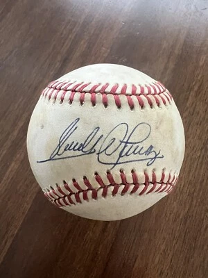 JSA SANDY ALOMAR JR. SIGNED OFFICIAL BASEBALL!! 1990 ROOKIE OF THE YEAR - Image 1 of 3
