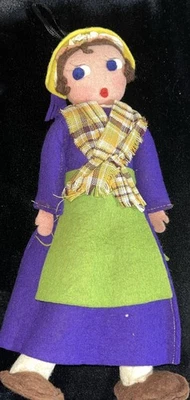 "Muñeca francesa vintage cara de fieltro 9"" adorno delantal sombrero hecho en Francia" Foto 1 de 4