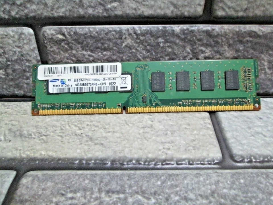 Memoria SDRAM Samsung M378B5673EH1-CH9 2 GB DIMM 333 MHz PC3-10600U Foto 1 de 1