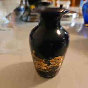 Pfau Blumenmuster antike japanische blaue Kobalt Porzellan Mini 3,5 Zoll Vase - Bild 1 von 4