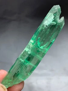 96 CTS Lush Etched Green Kunzite Crystal From Afghanistan - Picture 1 of 9