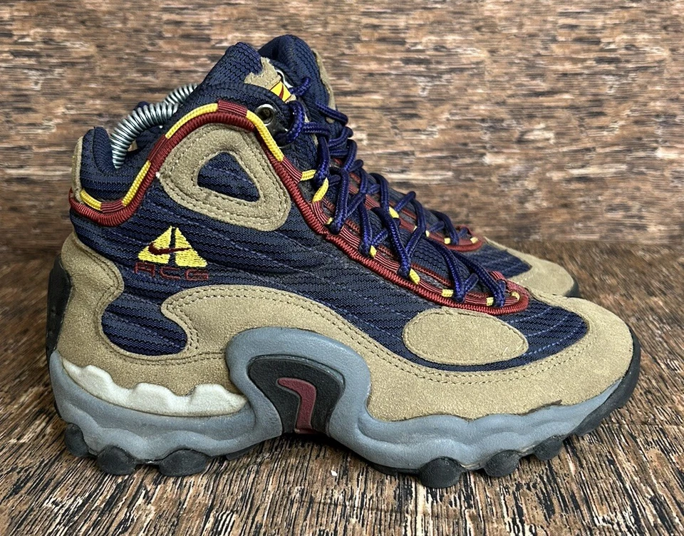 De colección Nike ACG Regrind Senderismo Trail Botas Zapatos Marrón Azul 1996 Para mujeres Talla 6 Foto 1 de 4