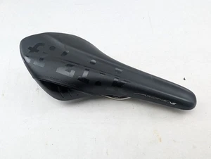 Fizik Arione V5 fi'zi:k Saddle - Picture 1 of 8