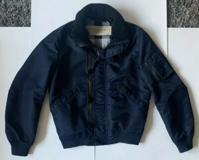 Hombre Burberry Brit Azul Marino Bomber Jkt con ribete de cuero y cuello de piel de oveja Talla M NUEVO Foto 1 de 4