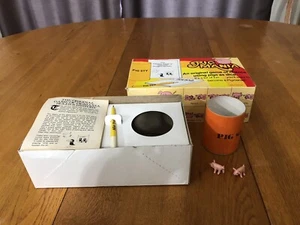 VINTAGE 1977 PIG MANIA COMPLETE PIG DICE GAME USA MADE FUN - Picture 1 of 9