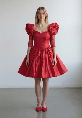 IMPRESIONANTE Vestido Hecho a Mano Vintage Años 80 Rojo Satén y Encaje Mangas Largas de Encaje Foto 1 de 4