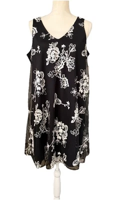 Nuevo Vestido Blanco y Negro Con Etiquetas Beige Por ECI Talla L Muy Bordado Elegante Foto 1 de 4