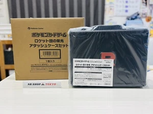 Pokémon TCG Team Rocket’s Glory Attache Case Set mit 30 Booster Packs - Bild 1 von 21