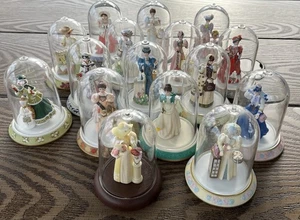 Menge 16 Avon Presidents Club Tribute Mrs. Albee Miniatur Mini Figuren - Bild 1 von 7