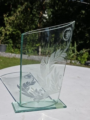 Glasvase unregelmäßig geschnitten oval rechteckiger Grundriss Blattmuster H:29cm - Bild 1 von 4