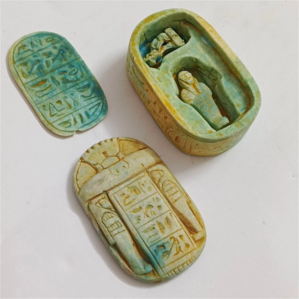 Antiguo escarabajo egipcio estilo con ataúd hecho a mano y detalles jeroglíficos único Foto 1 de 4