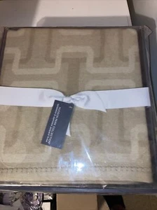 Hudson Park Lambswool / Cashmere Interlocking Jacquard Throw 50" x 70" Camel - Picture 1 of 2