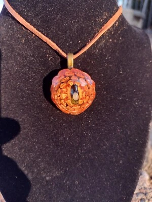 Amuleto protetor de chama - Colar Echinata artesanal - Imagem 1 de 4