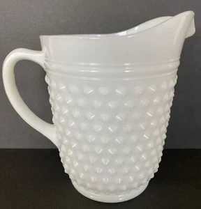 Milchglas Krug weiß Nägel Perlen Cottage Chic Maße 8" x 5" Vintage - Bild 1 von 8