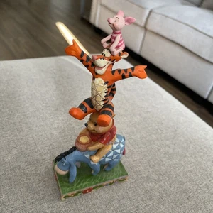 Figura Jim Shore Disney "Built by Friendship" Eeyore, Pooh, Tigger, Piglet - Imagen 1 de 7