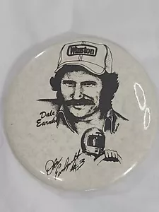 Dale Earnhardt #3 Pinback Button 3,5" schwarz & weiß NASCAR Winston Baseballmütze - Bild 1 von 6