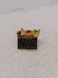 Pin's Pins Pin Alcool Liqueur "MARIE BRIZARD"  - Picture 1 of 3