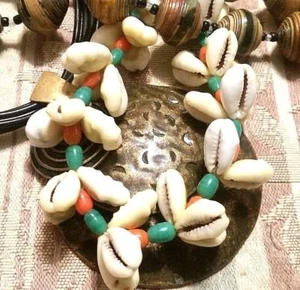 VINTAGE NECKLACE ~ REAL SEA SHELLS ~ EARRINGS ~ AND TWO TROPICAL NECKLACES - Picture 1 of 6