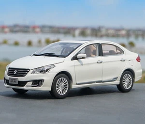 Modello auto pressofusa bianca scala 1/18 collezione giocattoli Suzuki Alivio nuovo con scatola - Foto 1 di 6