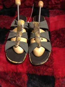 Donald J. Pliner Women's stretchy Strap Sandals Unique Embossed Design Sz 10M - Picture 1 of 12
