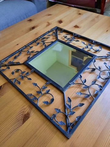 VINTAGE MIRROR IN FORGED FRAME LEAVES BLACK GOLD Cover