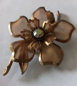 Goldfarbene Blume Brosche misst 3" x 2 1/4". - Bild 1 von 4