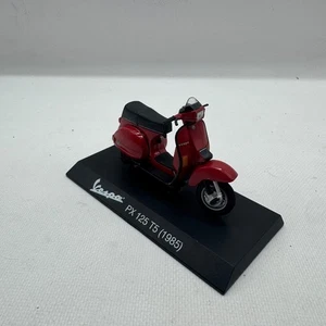 Model Scooter Vespa PX 125 T5 Red 1985 - Maisto - Scale 1:18 - Picture 1 of 4
