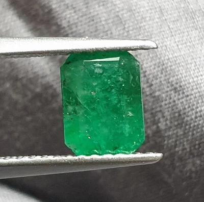 1.08 Crts Natural Swat Emerald Faceted Gemstone From Pakistan  - Image 1 of 4
