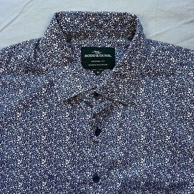 Рубашка мужская RODD & GUNN размер средний оригинальный крой с коротким рукавом на пуговицах цветочный узор - Изображение 1 из 4