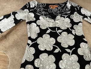 New Tory Burch Top Black & White Hand Sewn Flowers Aplica - Picture 1 of 7