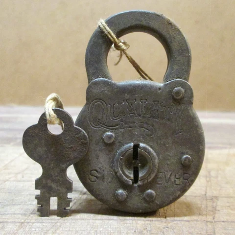 Old QUALITY 6 LEVER PADLOCK with KEY, Still WORKS! Cover