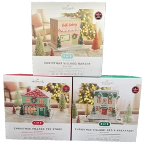 Hallmark Weihnachtsdorf komplettes Set 1-3 Spielzeugladen Bed & Breakfast Bäckerei NEU - Bild 1 von 6