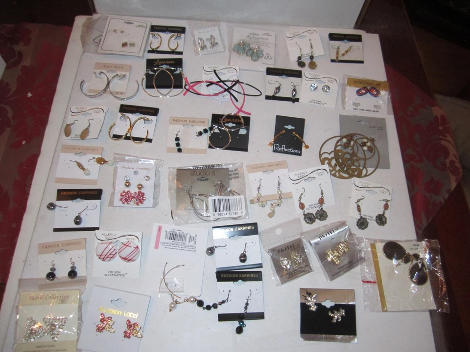 75 PARES DE PENDIENTES - JOYERÍA DE MODA - LAUREN, BALLET Y MÁS - LOTE 3 - BAÑERA RR Foto 1 de 4