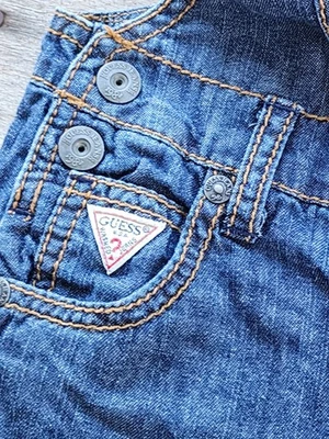 Mono vaquero con tirantes Baby Guess 18 meses bolsillos bordados piernas a presión Foto 1 de 4