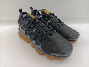 Nike Air VaporMax Plus Shoes Men's Sz 9.5 Black Gold Running Sneakers CW7299-001 - Picture 1 of 23