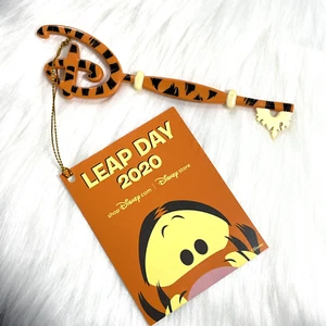 Tigger 2020 Leap Day Orange Disney Store Key With Original Tag - Picture 1 of 8