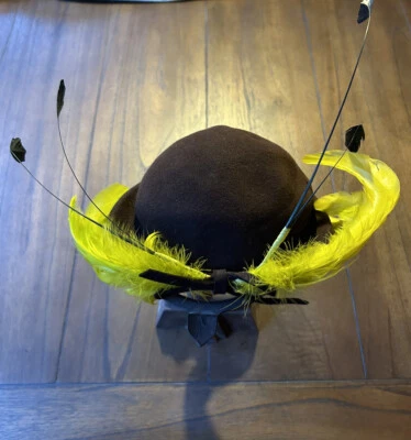 1920-50 Era RARE Grace M. Cunningham Montclair, NJ Millinery Feather Wool Hat - Image 1 of 4