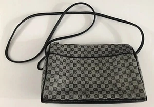 Damen Geldbörsen und Handtaschen - Liz Claiborne Signature schwarze Leder Schultertasche - Bild 1 von 8