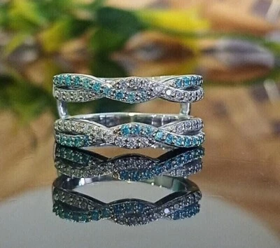 Alianza potenciadora azul topacio simulado corte redondo de 2 quilates enchapada en oro blanco de 14 quilates Foto 1 de 4