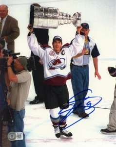 JOE SAKIC SIGNED 8x10 PHOTO COLORADO AVALANCHE STANLEY CUP LEGEND BECKETT BAS - Picture 1 of 2