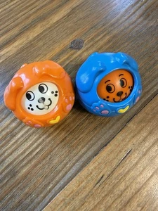 Fisher-Price Vintage 1994 2 Stück Spielzeug Rassel ROLL-A-ROUND BALLS orange blau 90er - Bild 1 von 12