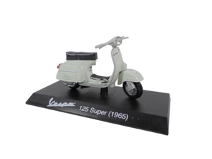Piaggio Vespa 125 Super (1965) - 1:18 Maisto Diecast Motorcycle Scooter S2003 - Picture 1 of 3