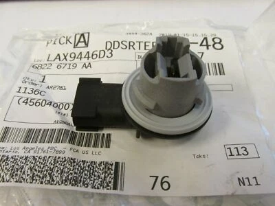 DODGE RAM 1500 2500 3500 ENCHUFE LÁMPARA TRASERA NUEVO OEM MOPAR Foto 1 de 3