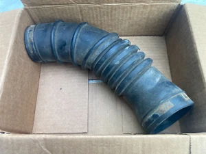 93-95 Isuzu pickup Amgio Rodeo 2.6L 4ZE1 ROUND air intake tube pipe rubber - Picture 1 of 5